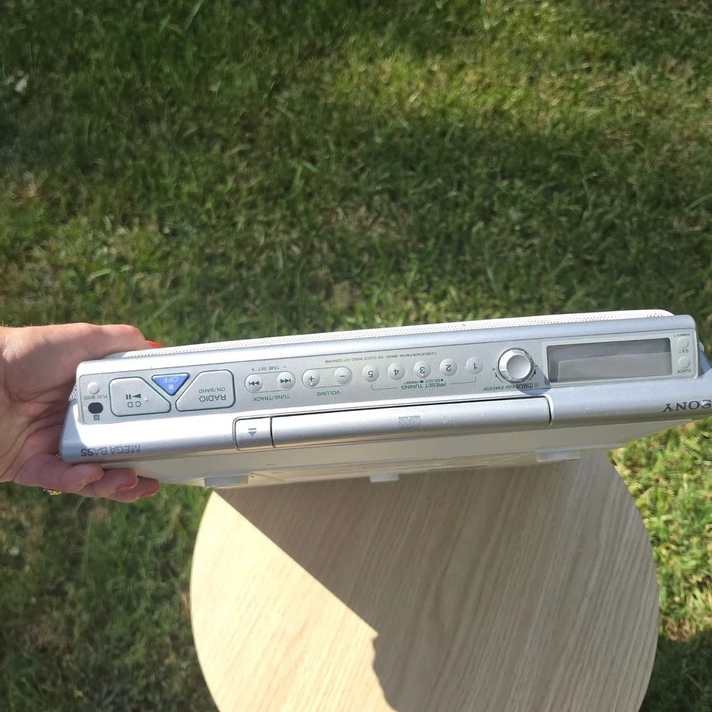 Sony Under Cabinet CD Clock Radio ICF-CD543RM Mega Bass Silver White